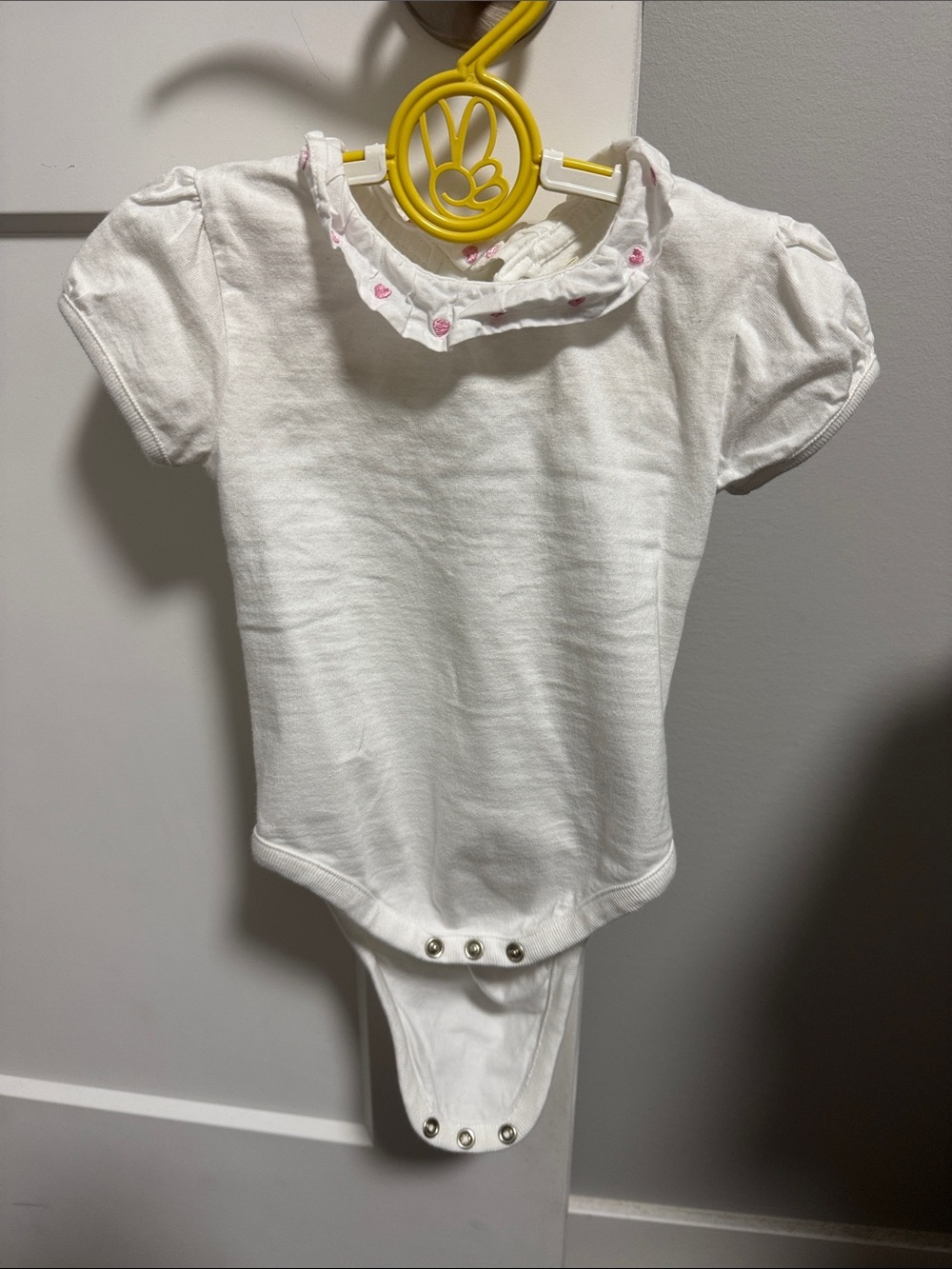 JoJo Maman Bebe White Ruffle Collar Baby One-Piece Bodysuit